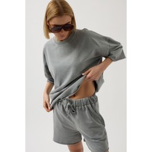 Lazer Kesim Bağcık Detay Gri Şort