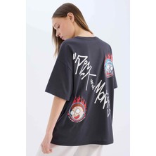 DeFacto Coool Rick and Morty Oversize Geniş Kalıp Bisiklet Yaka Sırt Baskılı Kısa Kollu Tişört D9127AX25SM