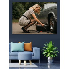 Araba Lastiğini Değiştiren Kadın Dekoratif Kanvas - Mdf Ahşap Tablo