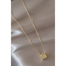 Moco Gold Renk Zirkon Taşlı Küp Model C Harfli Kolye