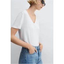 Fashion Friends V Yaka Beyaz Kadın T-Shirt 25Y0021K1