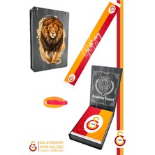 Galatasaray Orijinal Lisanslı Çift Yön Baskılı Şal Kaşkol ve Bileklik Set Atkı Aslan Baskılı Ahşap Kutulu