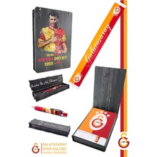 Galatasaray  Lisanslı Şal Kaşkol Atkı ve Premium Uçlu Kalem Set Aslan Baskılı Ahşap Kutulu