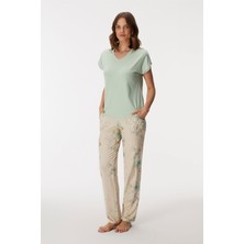 Kadın Mint Rengi V Yaka Omuz Dantel Detaylı Alt Kısmı Çicek Desenli Pijama Takımı