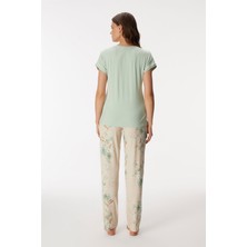 Kadın Mint Rengi V Yaka Omuz Dantel Detaylı Alt Kısmı Çicek Desenli Pijama Takımı