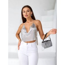 Kadın Gri Gümüş Parlak Taşlı Payetli Mini Crop Kayık Yaka Zincirli Bluz Zırh Büstiyer