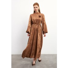Gül Detaylı Jakar Elbise - Camel