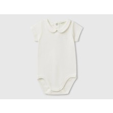 Bebek Beyaz Logo Işlemeli Çıtçıtlı Bebe Yakalı Kısa Kollu Body