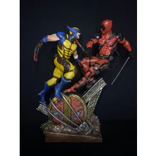 Deadpool vs Wolverine Diorama Figürü – El Yapımı Koleksiyonluk Marvel Sahnesi 30x25x7 cm (Bal Kervanı)