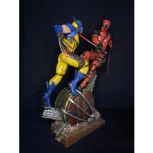 Deadpool vs Wolverine Diorama Figürü – El Yapımı Koleksiyonluk Marvel Sahnesi 30x25x7 cm (Bal Kervanı)