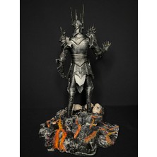 Sauron Figürü – Kafatası Zeminli El Yapımı Yüzüklerin Efendisi Koleksiyon Heykeli 30x22x15 cm (Bal Kervanı)