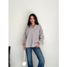 Veramall Arkası Asimetrik Yırtmaç Kesim Detaylı Cizgili Bluz Gömlek - Gri