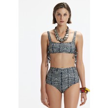 Yargıcı Kare Yaka Bikini Üstü