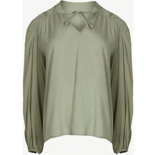 Yargıcı Önü Bağlamalı Bluz