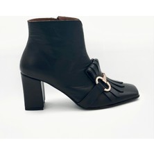 Folle Siyah  Deri Tokalı Püsküllü Topuklu Kadın Bot