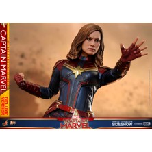 Hot Toys - Captain Marvel Deluxe Version Sixth Scale Figure