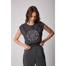 Kadın T-Shirt Antrasit Beli Lastikli Vatkalı Görünümlü Önü Nakışlı Basic - 2507