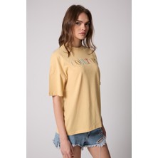 Kadın T-Shirt Sarı Culture Nakışlı Oversize Basic - 2508
