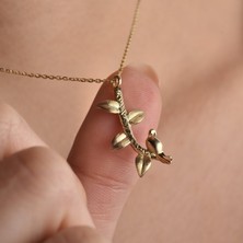 Nox Jewelry 14 Ayar Altın Mikron Kaplama Dal Üzerinde Kuş Figürlü Gümüş Kolye – Doğa Temalı Zarif Tasarım - CN00438