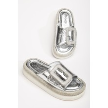 Dilimler Ayakkabı Kadın Taşlı Dolgu Topuk Terlik Gümüş Taban Taş Detaylı