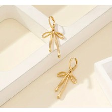 Amore De Fiori Sallantılı Fiyonk Küpe