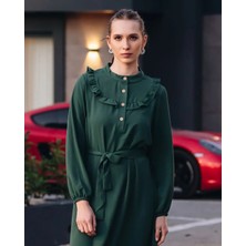 MecModest Kadın Çağla Yeşili Önü Düğmeli Kuşaklı Yakası Fırfırlı Jessica Ayrobin Elbise Şık