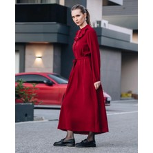 MecModest Kadın Bordo Önü Düğmeli Kuşaklı Yakası Fırfırlı Jessica Ayrobin Elbise Şık