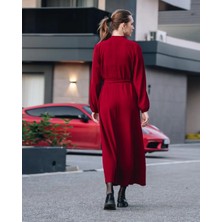 MecModest Kadın Bordo Önü Düğmeli Kuşaklı Yakası Fırfırlı Jessica Ayrobin Elbise Şık
