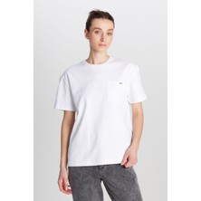 %100 Pamuk Regular Fit Normal Kesim Bisiklet Yaka Cep Detaylı Kırık Beyaz Tişört