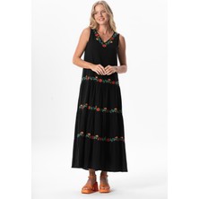 Kolsuz Şile Bezi Bahar V Yaka Nakışlı Uzun Yazlık Elbise Siyah Syh