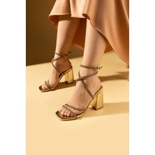 Pembe Potin Çapraz Bantlı Taşlı Tokalı Kalın Topuklu Kadın Ayakkabı 001-897-25RUGAN