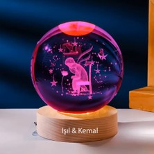 Kişiye Özel Işıklı Ahşap Kaideli Küçük Prens Temalı Cam Küre 8*6 cm