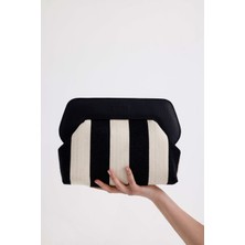 Heybes Kadın Siyah Çizgi Desenli Kanvas Clutch El Çantası
