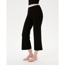 Ayma Active Kadın Siyah Kapri Flow Şortlu Pantolon - Çift Kat Korsajlı, İç Şort Katmanlı, Kapri Boy, Normal Bel, Pilates, Yoga, Günlük ve Spor Aktiviteleri İçin Hafif ve Rahat Pantolon