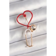 Toptan Bulurum Pirinç Gold Renk Kırmızı Steteskop Model Zirkon Taş Detay Kadın Broş - TJ-BR417