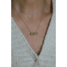 14 Ayar Altın Üç Taş Detaylı Tasarım Kolye