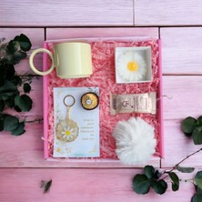 Marmori Papatya Temalı Kupalı Epoksi Anahtarlıklı Kahve Mum Peluş Top Anah. Çikolatalı Hediye Seti