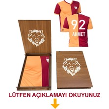 Galatasaray Lisanslı Kişiye Özel Isim ve Numara Baskılı Forma Aslan Ahşap Kutulu