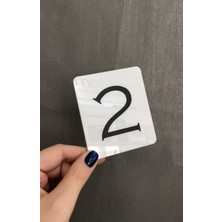 Beyaz Minimal Seri Kapı Numarası