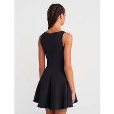 91446 Kayık Yaka Godeli Mini Elbise-Siyah