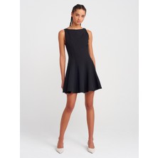 91446 Kayık Yaka Godeli Mini Elbise-Siyah