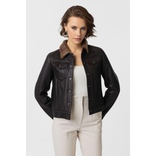 Kahve İris Kolları ve Beden İçi Kuzu Kürkü Kadın Mont