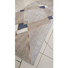 İstanbul Outlet Center 70 x 140 Geometrik Desenli Dijital Yolluk – Lacivert ve Altın Detaylı, Kaymaz Taban, Silinebilir