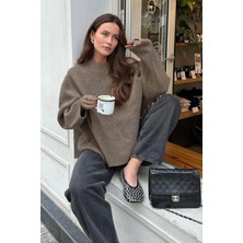 Kadın Dik Yaka Oversize Yumuşak Dokulu Triko Kazak E25T091T