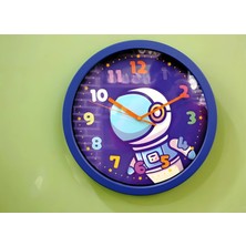 Duvar Saat Astronot Pvc 33 x 33 x 4 cm  Lacivert Rengarenk Rakamlı Dekoratif Sevimli Hediyelik 1 Adet