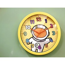 Duvar Saat Astronot Pvc 33 x 33 x 4 cm  Sarı Rengarenk Rakamlı 1 Adet