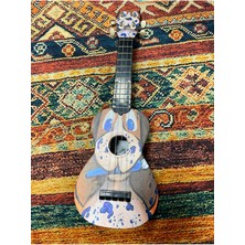 Desenli Kompozit Ukulele 54 cm (Kılıf ve Pena Dahil)