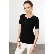 Desen Triko Kadın Açma Yaka Boncuk Işlemeli T-Shirt Siyah