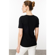 Desen Triko Kadın Açma Yaka Boncuk Işlemeli T-Shirt Siyah