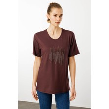 Desen Triko Kadın Sıfır Yaka Taş Baskılı Penye T-Shirt Kahve